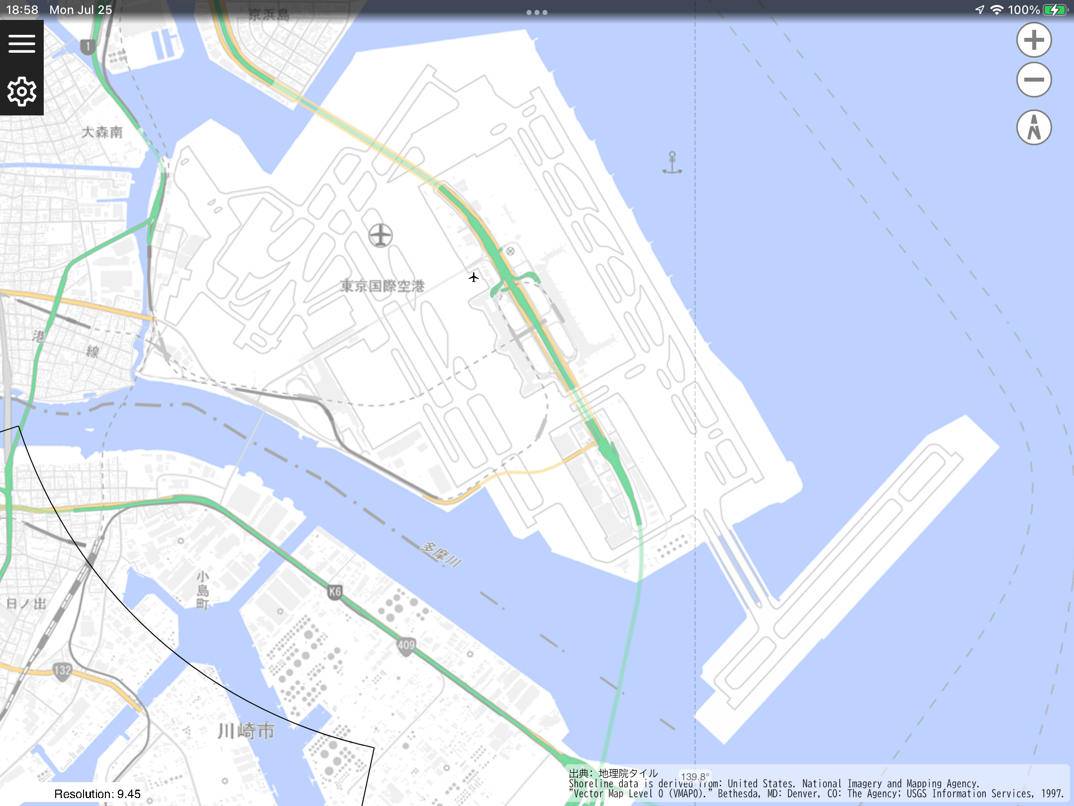空港の滑走路および誘導路を確認している様子